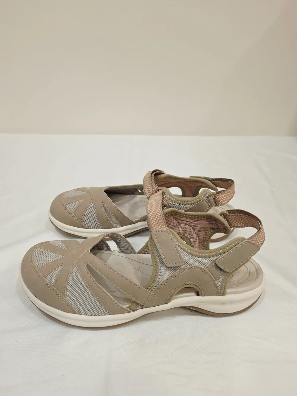 Easy Spirit Women's Esplash Taupe and Cream Slingback Sandals